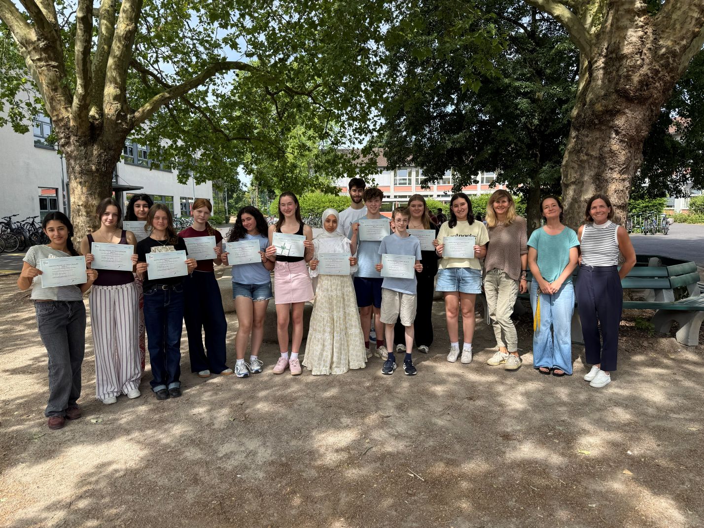 21 Schülerinnen und Schüler des Stadtgymnasiums erhalten ihre französischen Sprachzertifikate (DELF)