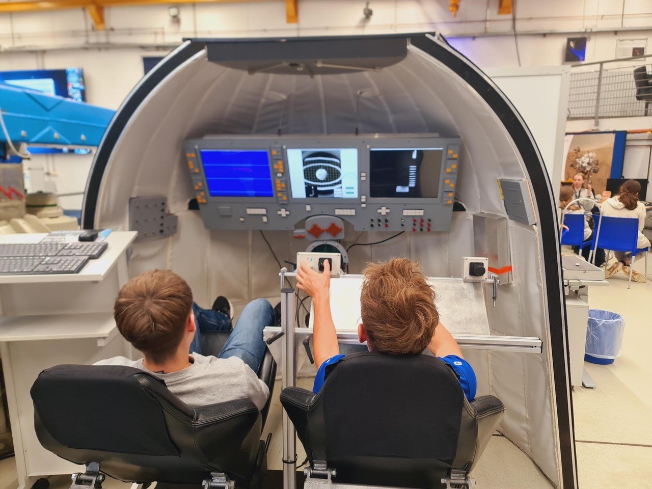 Spannende Exkursion der 10. Klassen ins DLR SchoolLab